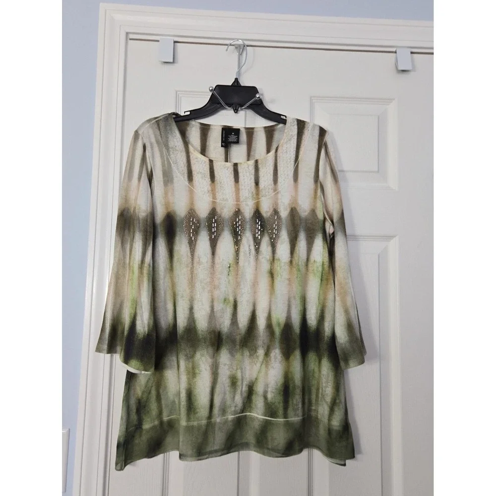 New Directions Womans 3/4‎ Top. Size Medium.
